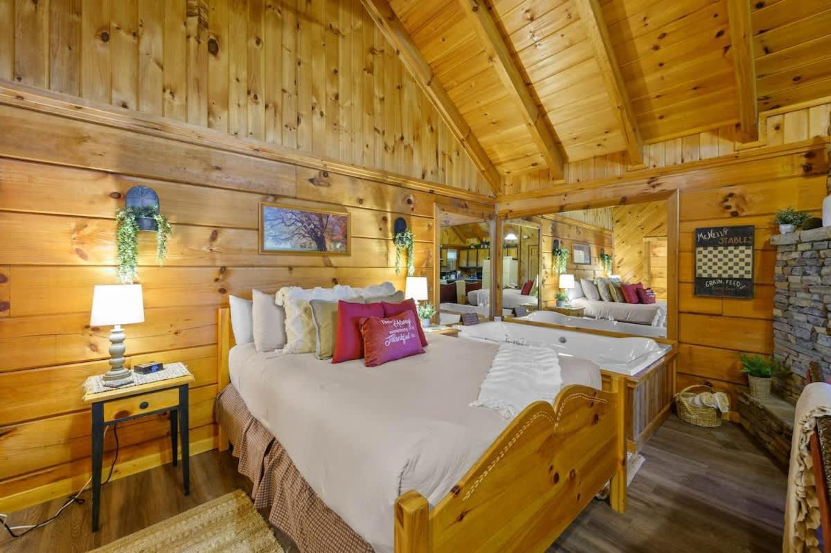 Do Not Disturb - Pigeon Forge Smoky Mountain Studio Cabin, Hot Tub, Fireplace Exterior photo