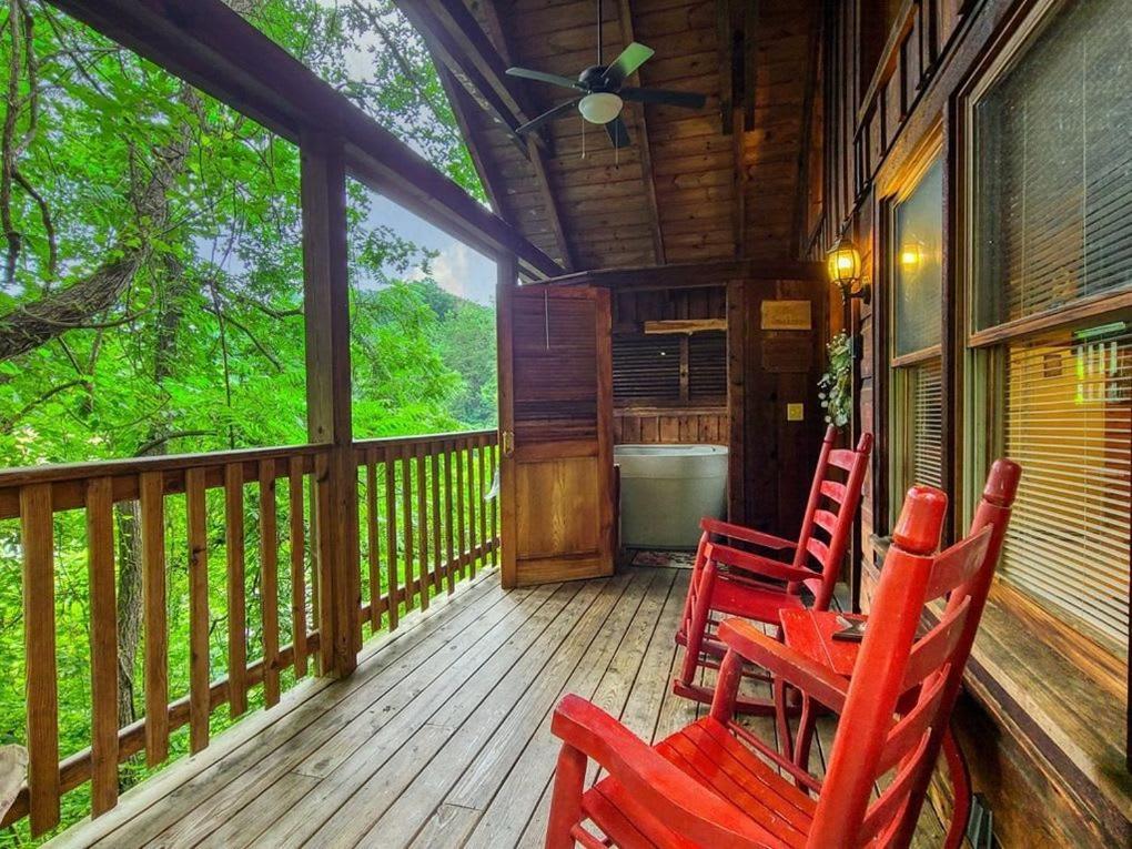 Do Not Disturb - Pigeon Forge Smoky Mountain Studio Cabin, Hot Tub, Fireplace Exterior photo